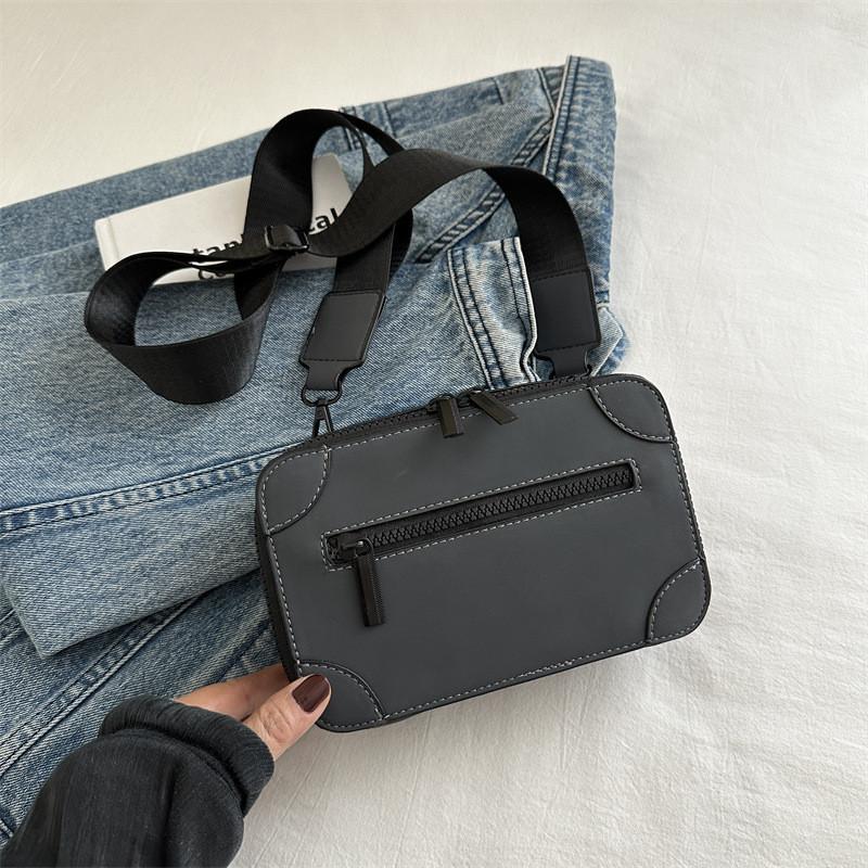 

Versatile Men s Trendy Shoulder Bag Modern Simple Design Daily Use Small Handbag темно-сірий
