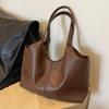 Large Capacity Bag Women's Autumn Versatile 2026 New Fashion Retro Shoulder Bag Texture Class Commuter Tote Bag