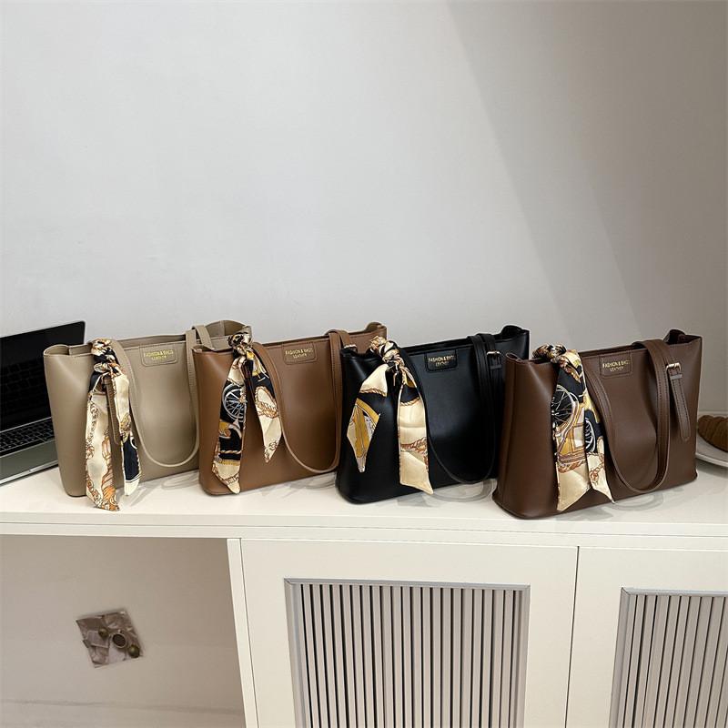 Modern And Sophisticated Large Pu Shoulder Tote Bag For Women With Phone Pocket