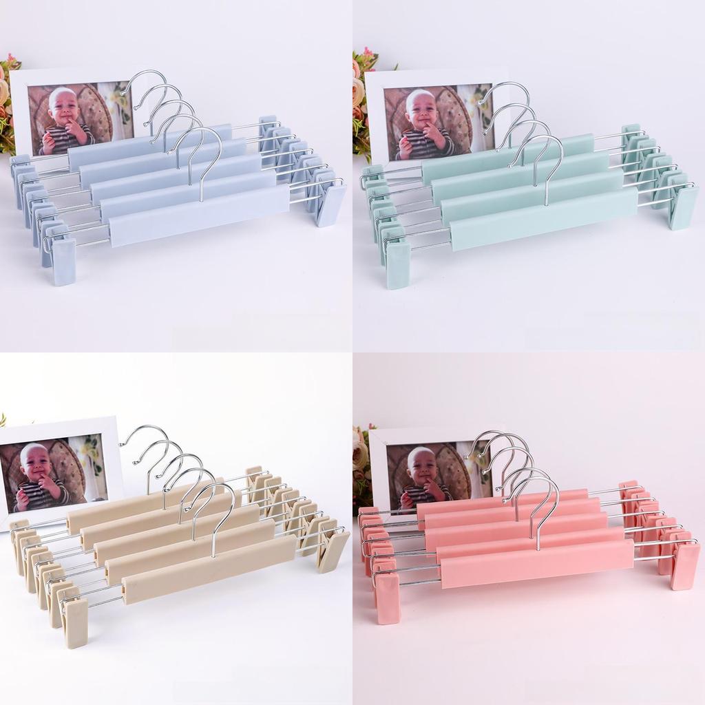 Modern Plastic Clothes Hangers With Antislip Design For Wardrobes And Garment Shops