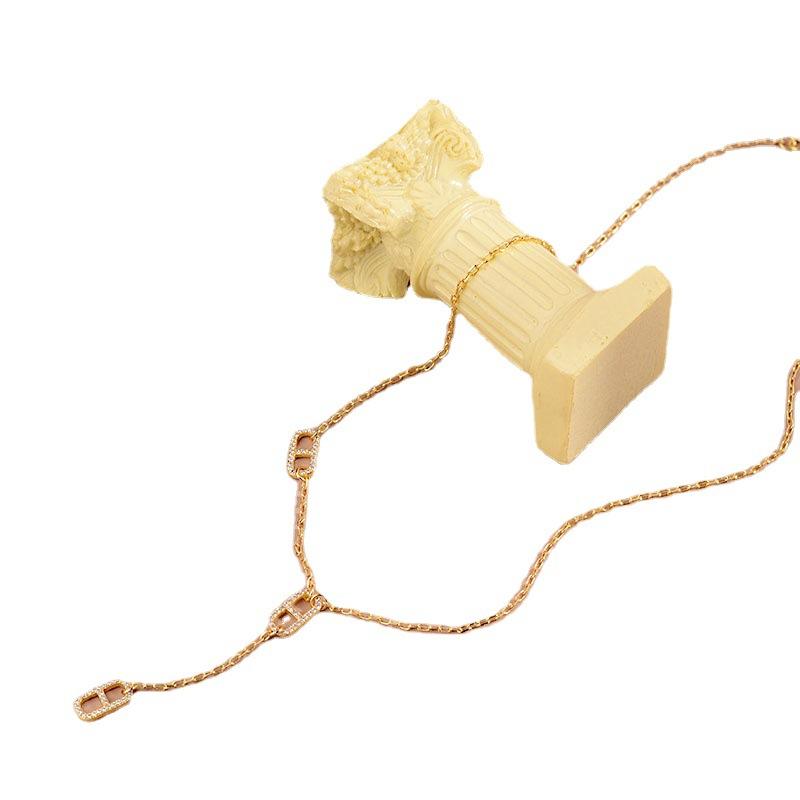 High-End Französische Diamantbesetzte Schweinenasen-Halskette Damen Nischen-Design Vielseitige Pulloverketten-Accessoires