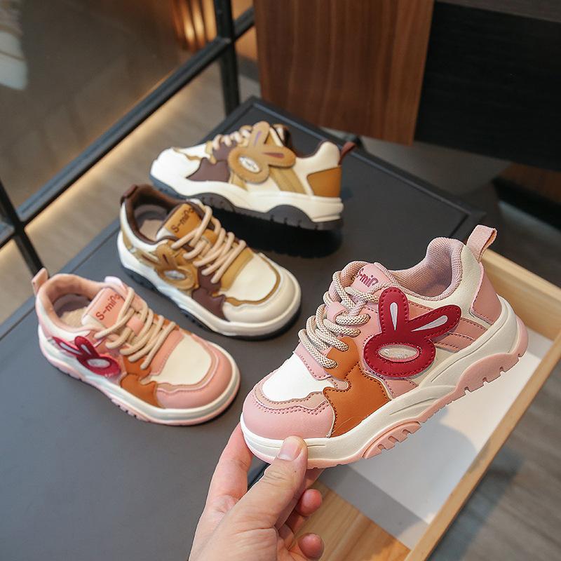 

Обувь для девочек весна и осень новые детские спортивные туфли мягкая подошва модные кроссовки для девочек кожаная поверхность нескользящая одноклассница 26 хаки