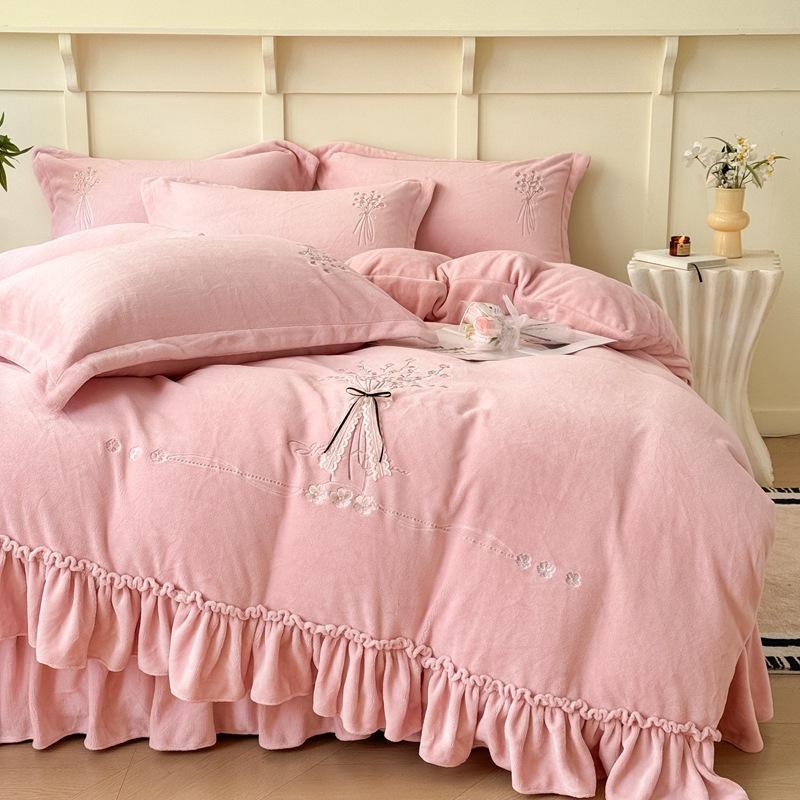 

Годовой утолщенный молочный флис покрывало на кровать вышитый теплый фланелевый комплект из четырех предметов 1.8m cover 4pc