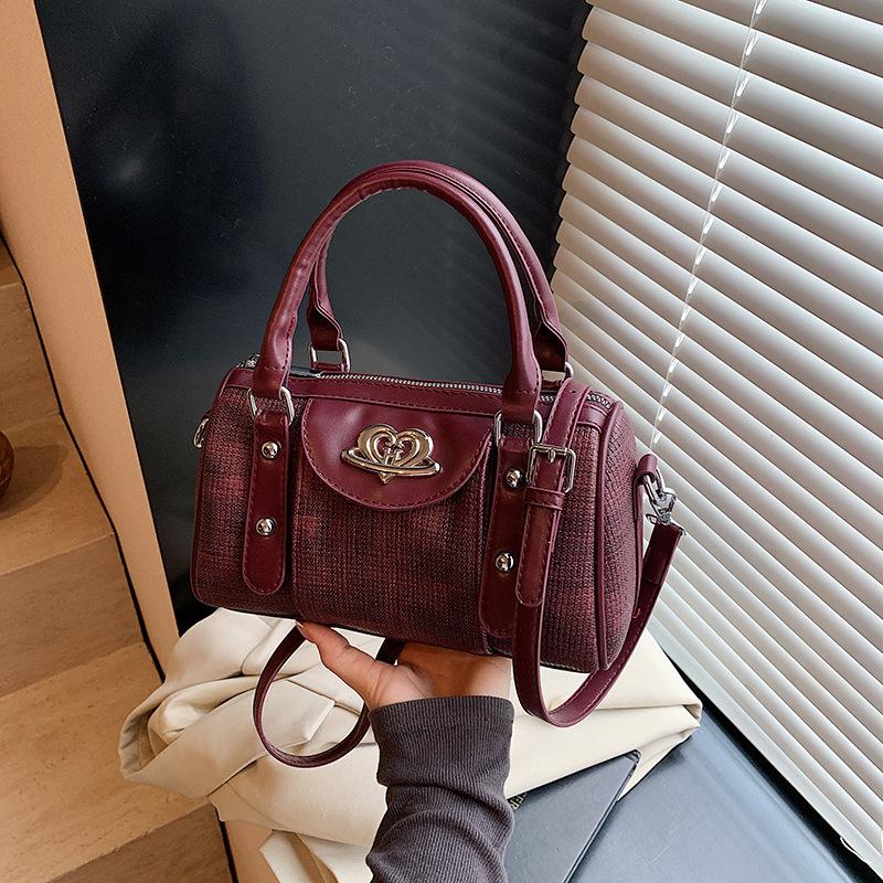 

Niche bag women s spring summer new versatile shoulder messenger bag women s fashion portable pillow bag бордовий