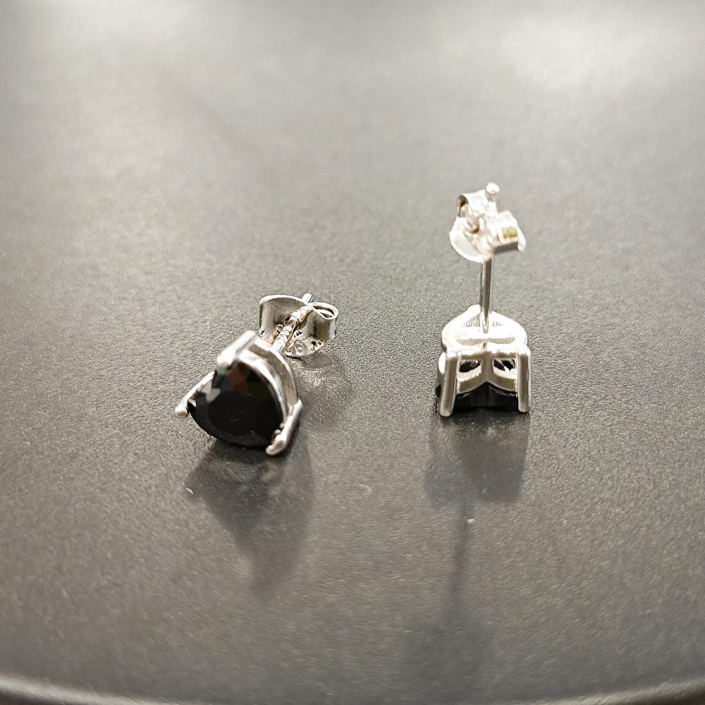 

Милые серьги-гвоздики из серебра 925 пробы с черным сердцем и цирконием для девочек чёрный