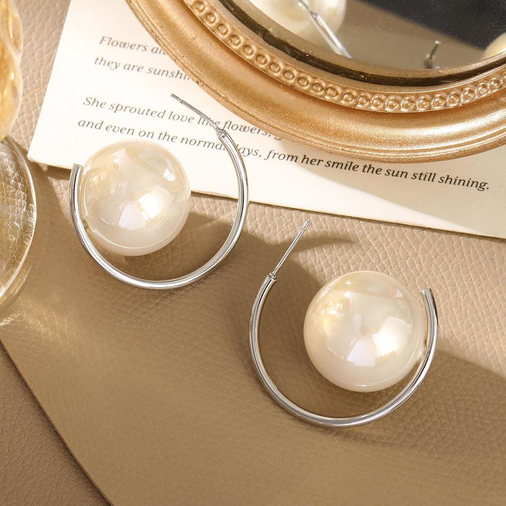 Elegant Versatile White Pearl Hoop Earrings for Women - Simple Design, Perfect for Travel and Photos.