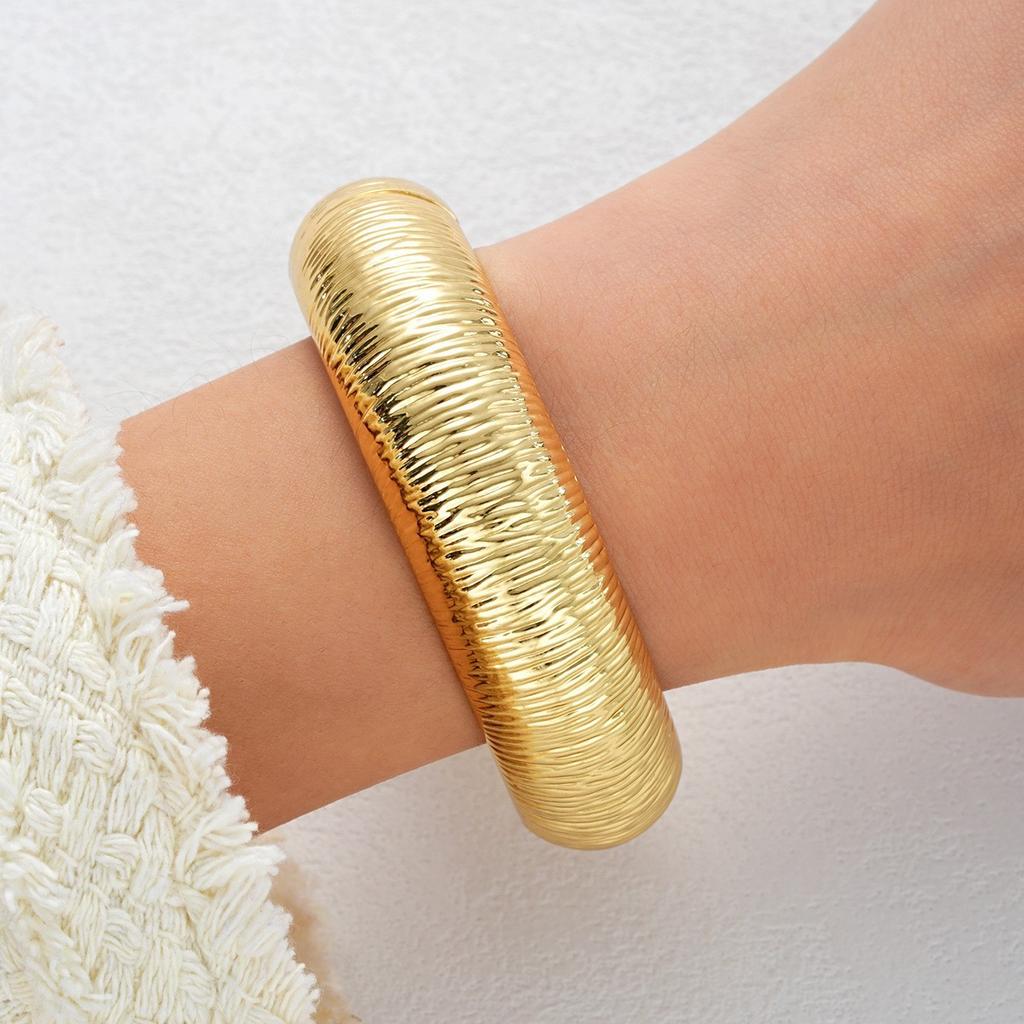 Exaggerated Niche Design Sense Metal Round Bracelet Geometric Personalized Bracelet