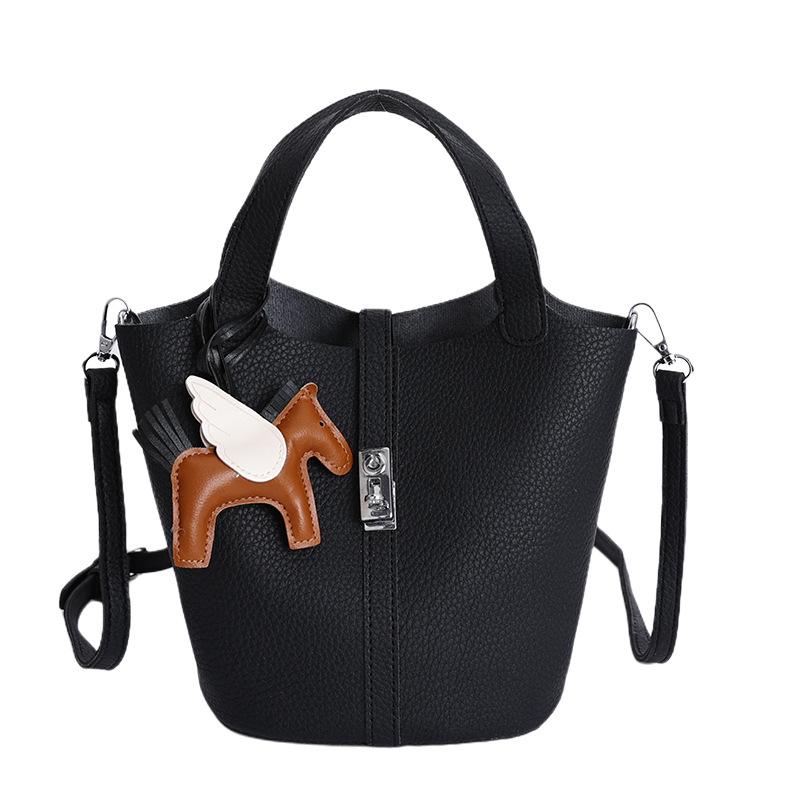 

High-texture portable vegetable basket bag 2025 winter new simple casual bucket bag women s Korean version shoulder messenger bag no pendant