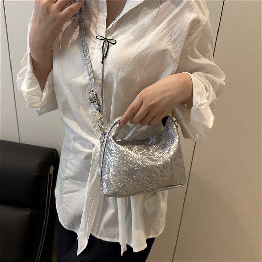Aesthetic Lock Buckle Pure Colour Trend Simple Fashion Leisure Commuting Single Shoulder Diagonal Cross Handheld Bucket Bag
