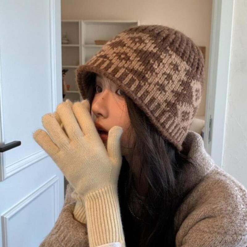 Women's Nordic Weaving Pattern Mood Beanie