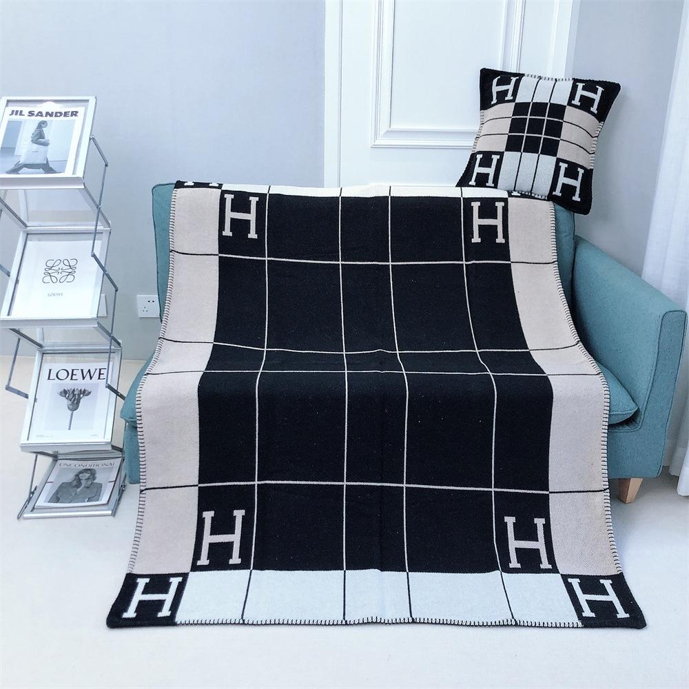Modern And Simple Style Cashmere Blanket For Office Nap Sofa And Camping