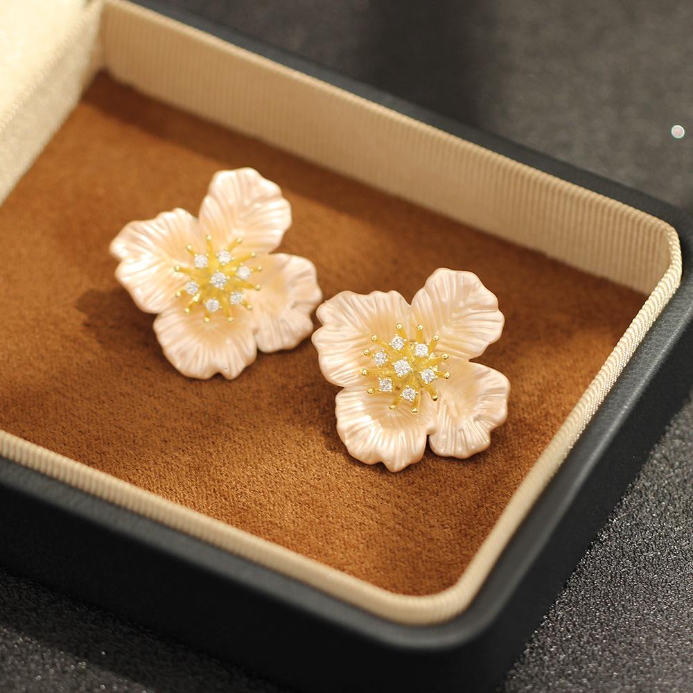 French simple drip oil four-color flower stud earrings niche high-end gentle flower earrings 925 silver needle earrings women