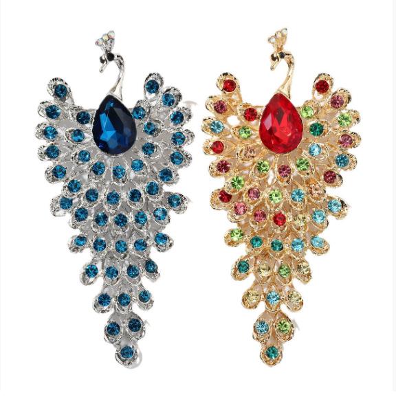 Inlaid Colored Diamond Peacock Brooch: Luxurious Retro Palace Style with Pearlescent Elegance
