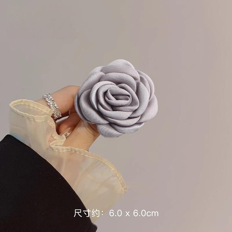 

High-end small fragrant wind camellia brooch women s exquisite design flower brooch clothes pin