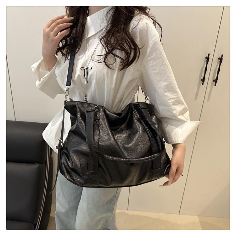 Spacious Faux Leather Tote Bag Zipper Closure Shoulder Handbag for Women