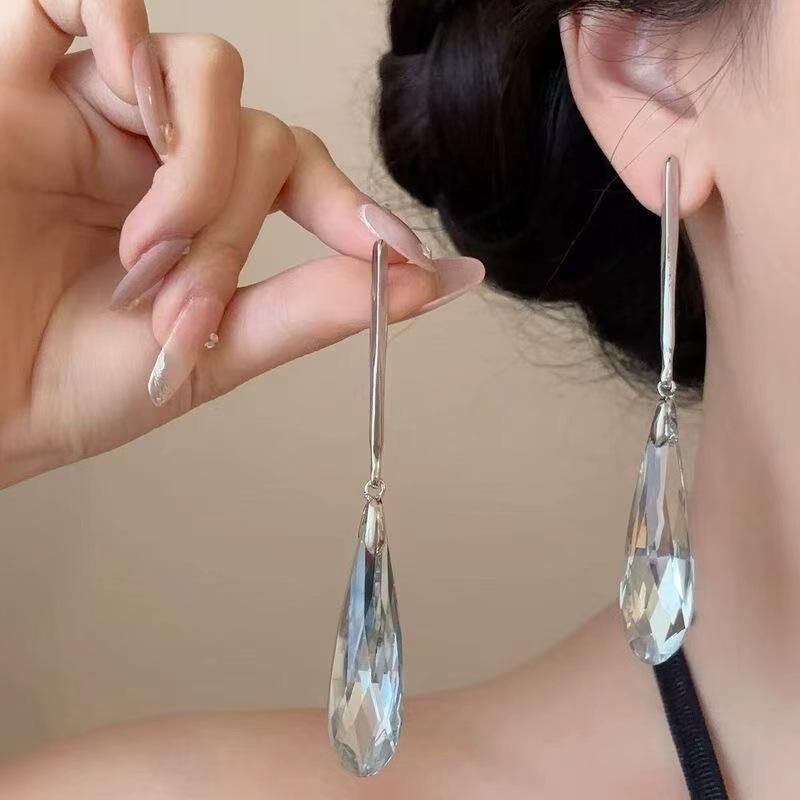 Luxury Fashion Designers Crystal Water Drop Long Earrings For Women Creative New Wedding Party Earrings Wholesale