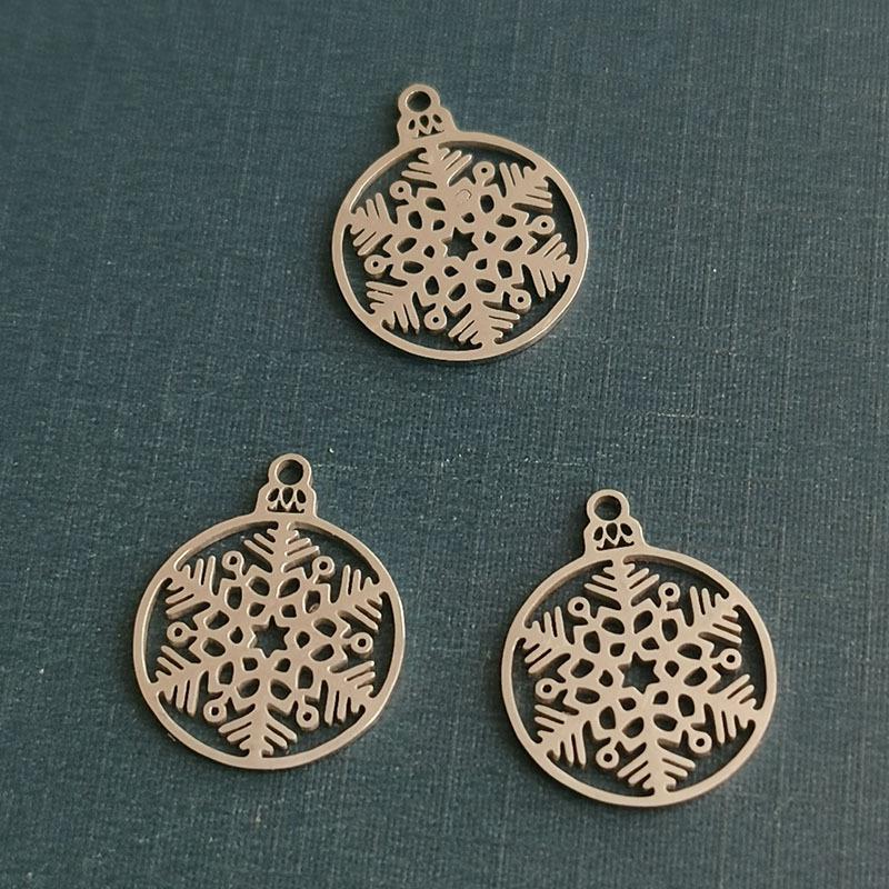 

Mirror-Finish Titanium Steel Snowflake Pendant Necklace Charm