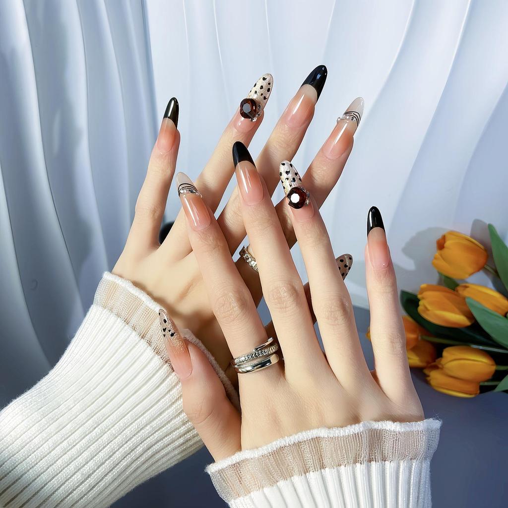 Handmade Leopard Print Gradient Press-On Nails - High-End Nude Style with Large Diamonds, Trendy and Skin Brightening.