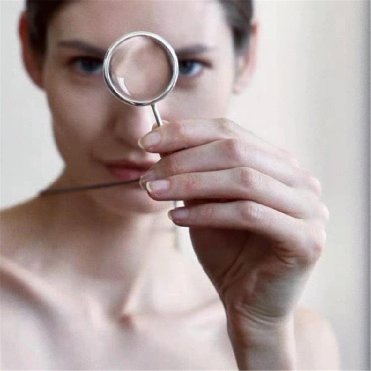 Fashionable Reading Aid Necklace Magnifying Glass Alloy and Glass Adjustable Chain Necklaces Suitable for Any Occasion
