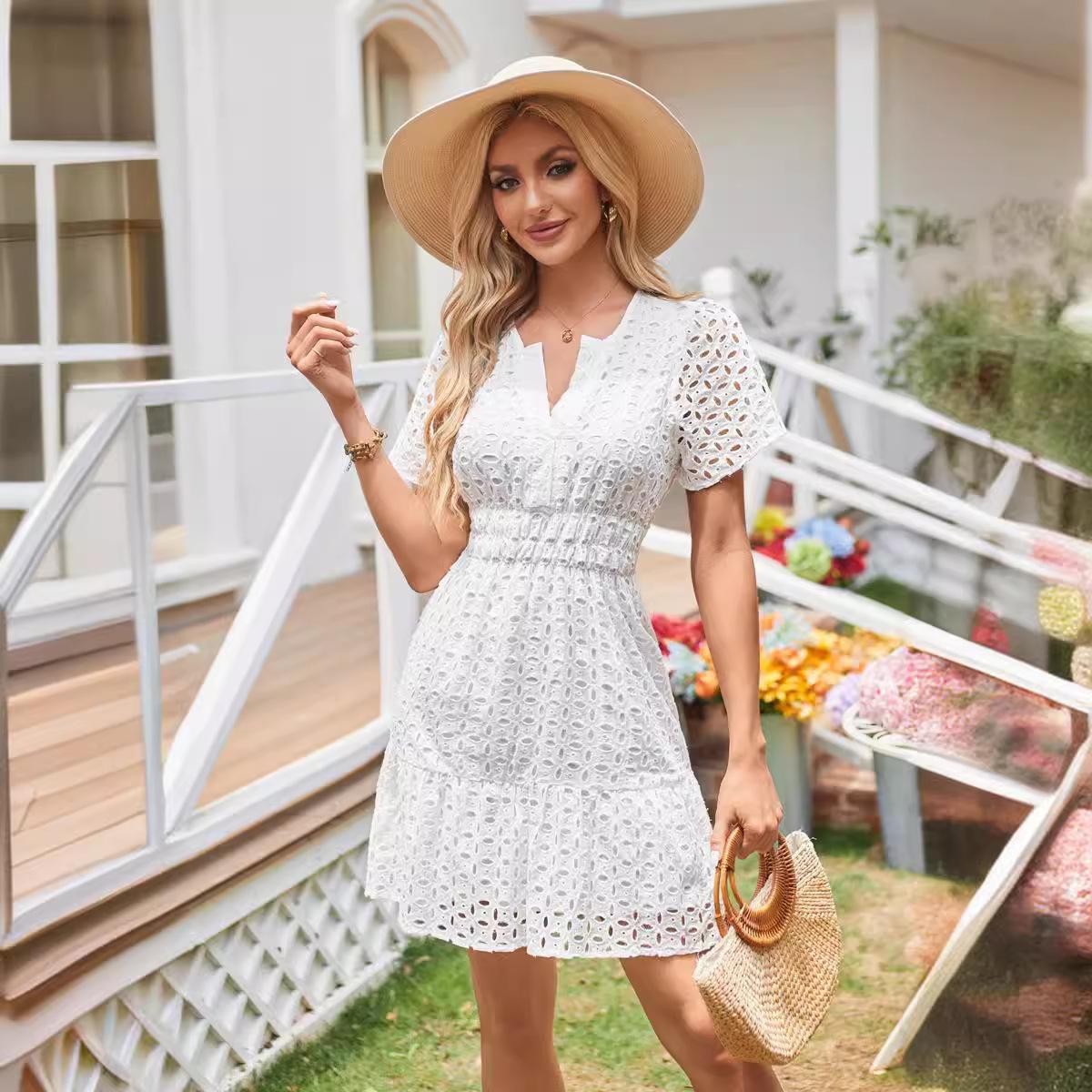 

Женское белое летнее платье с V-образным вырезом, короткими рукавами и цветочным кружевом, с ажурным дизайном S белый