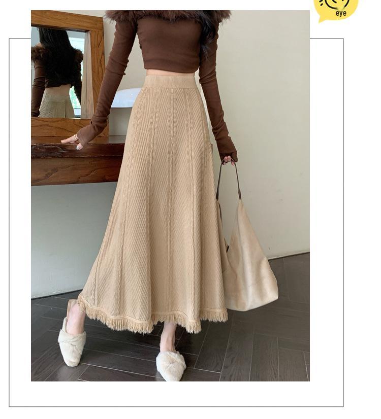 Title: "Elegant Autumn Tassel Knit Skirt - Chic & Artistic Everyday Wear"