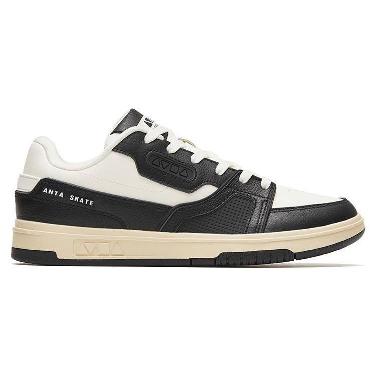 (WMNS) ANTA Lifestyle Low 'Black White' Women's 122248026-1