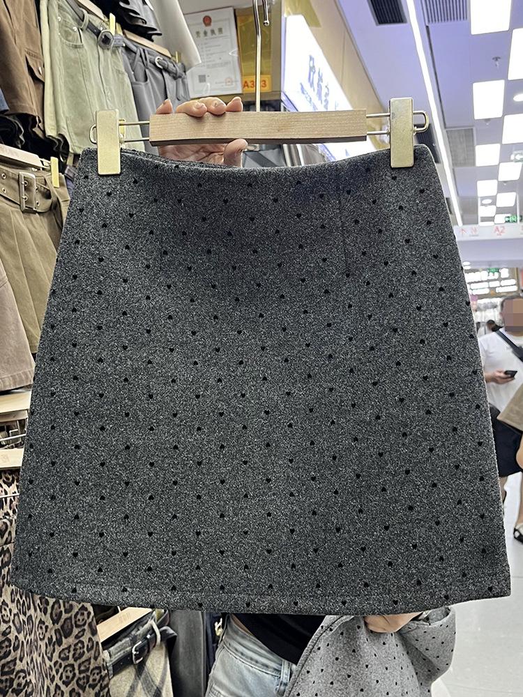 2026 Women's High-Waist Slimming A-Line Polka Dot Woolen Skirt - Petite, Anti-Exposure, Autumn/Winter