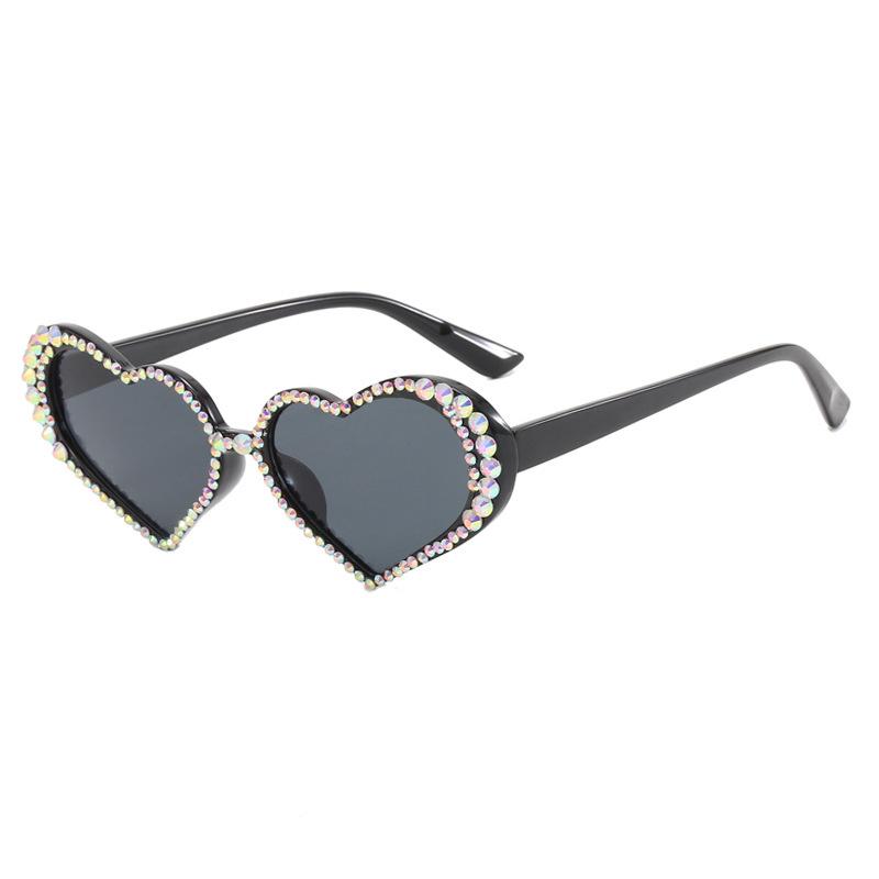 Love Heart Diamond Sunglasses Women Brand Designer New Fashion Gradient Eyewear Rhinestone Cat Eye Sun Glasses UV400 only 1pcs sunglasses