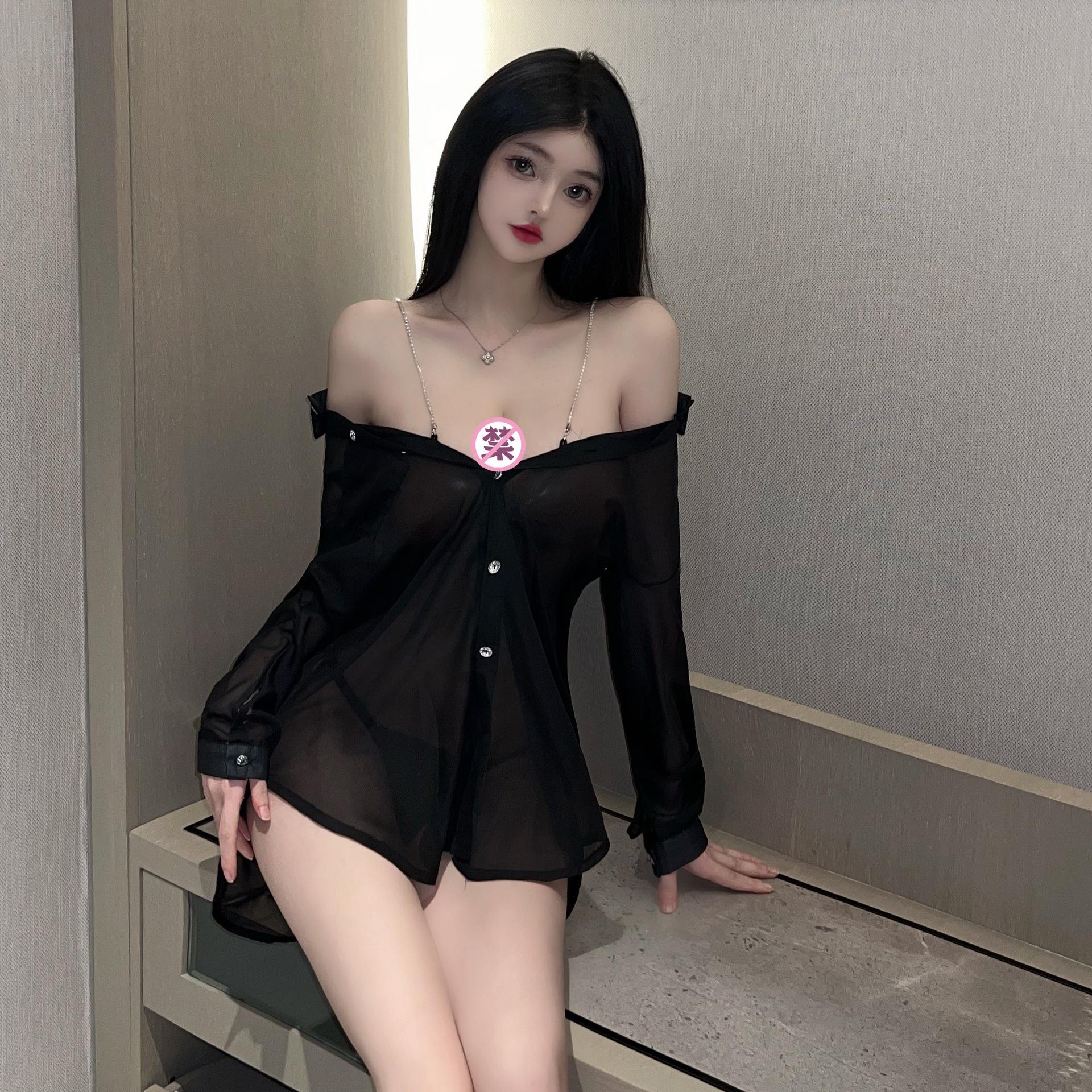 

Plus Size Clever Design Off-the-Shoulder Pajama Shirt 8148 One Size чорний