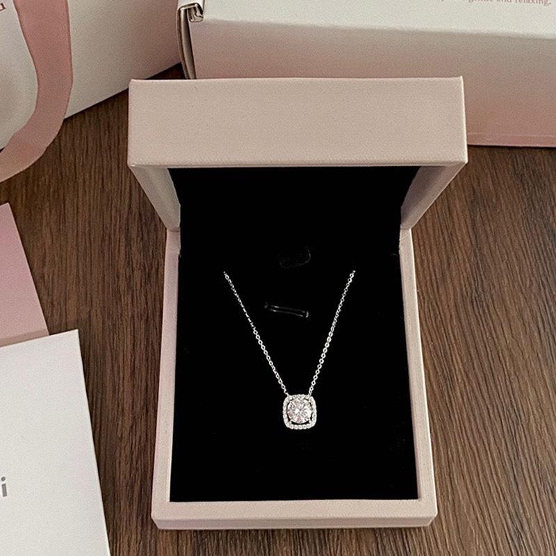 Sugar Cube Necklace for Women's Light Luxury Niche High-end Small Square Diamond Pendant Korean Version Simple