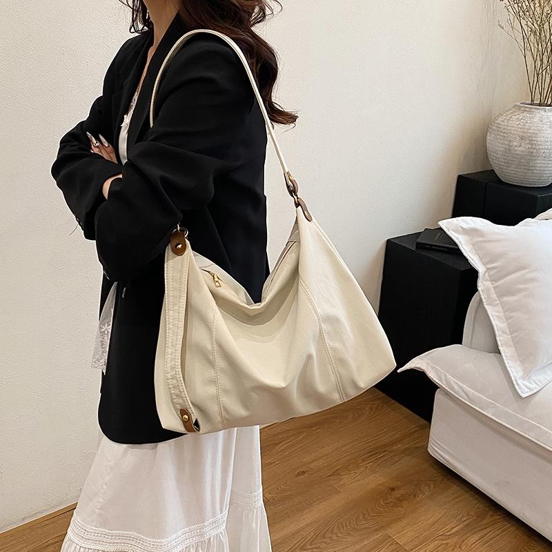Large capacity pleated bag women's new design simple shoulder commuter tote underarm messenger bag tide