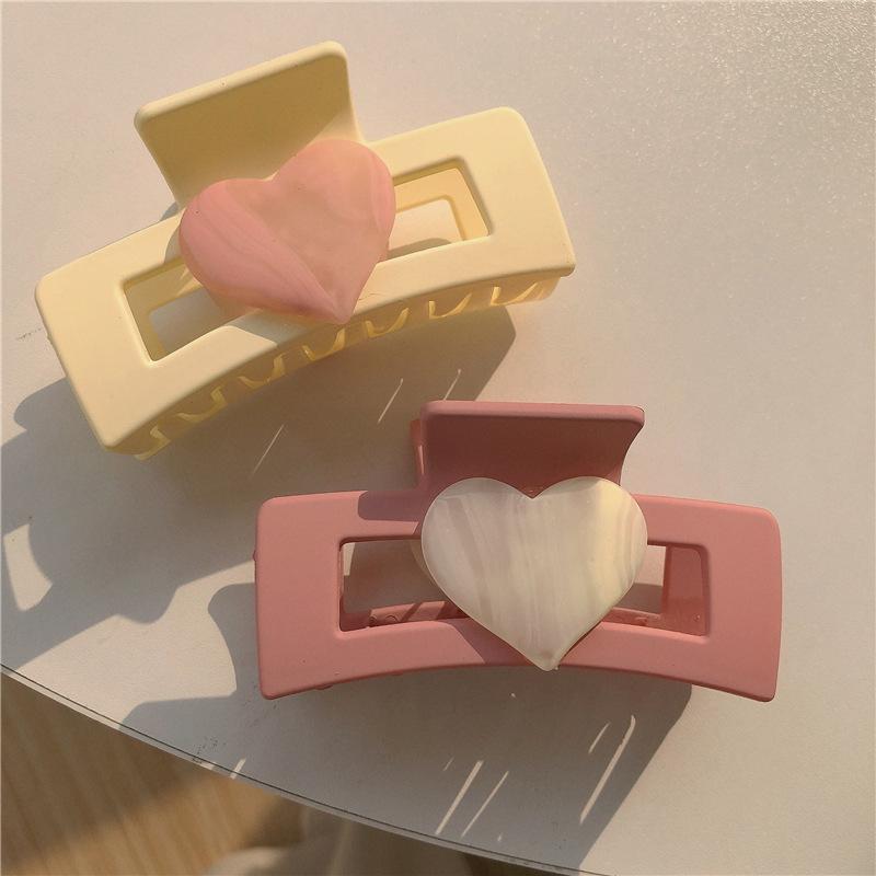 Sweet pink, white peach heart grab clip, hairpin, small and fresh, new in summer 2025, lots of hair, shark clip.