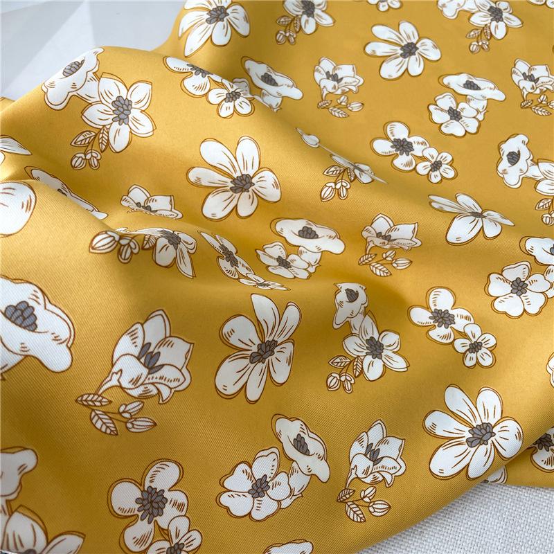 Spring and Autumn Travel Silk Scarf Large Size Shawl Twill Silk Square Scarf Flower Sweet Lady Silk Scarf Headscarf Scarf
