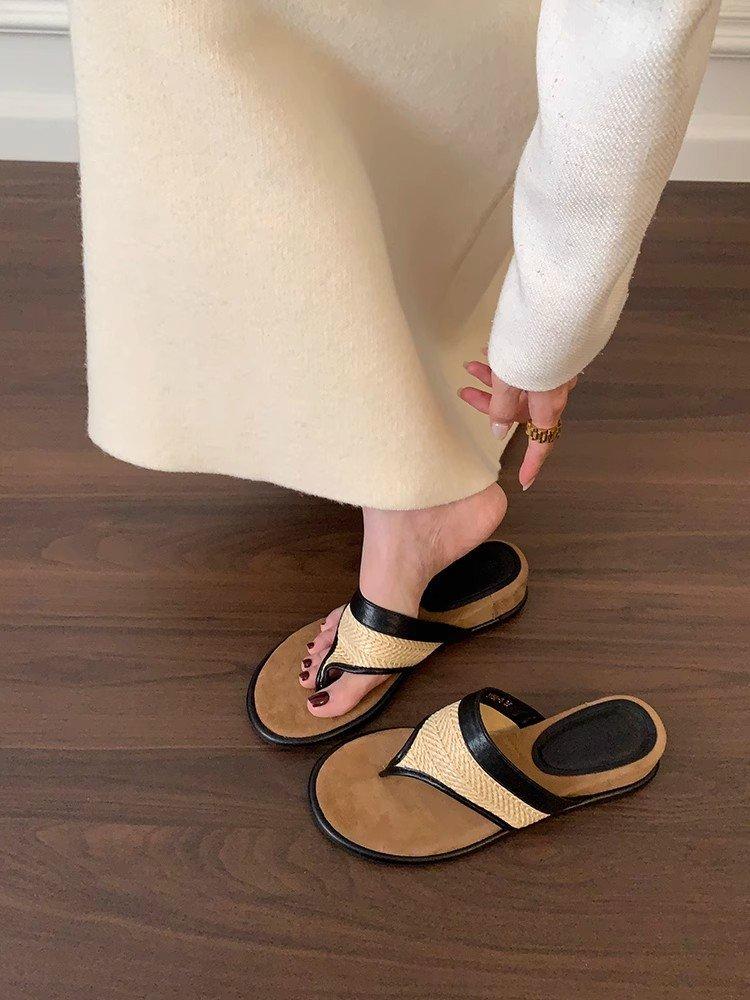 Retro wedge heel flip-flops shoes women's summer wear 2025 new Roman shoes Mori beautiful beach cool slippers