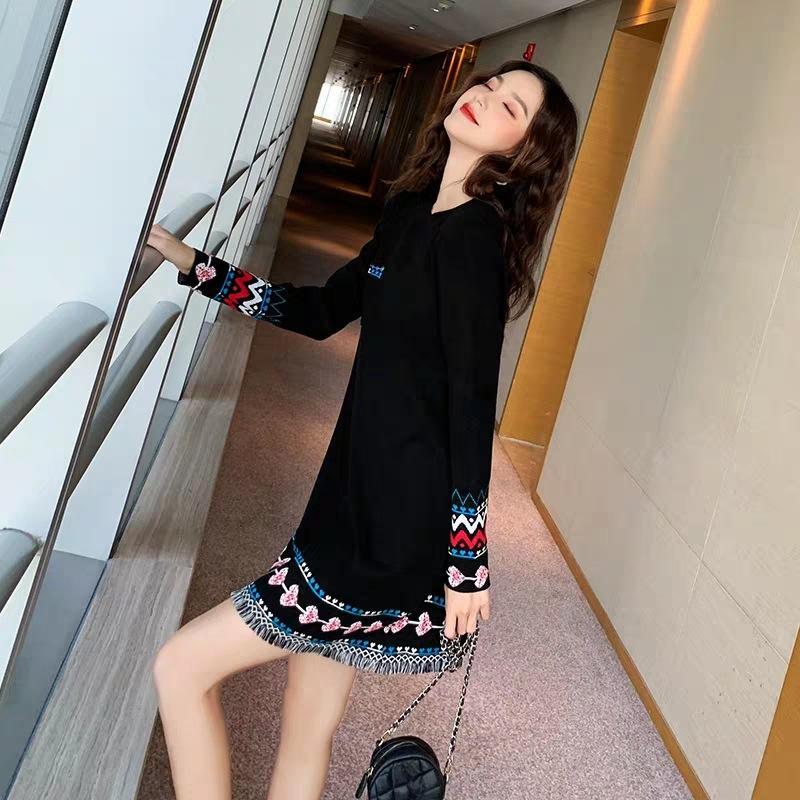 Frühlings- und Herbst-Damenoberbekleidung Nadelstrick-Pulloverkleid Figurbetontes Temperament Innenfutter Midilanger Rock