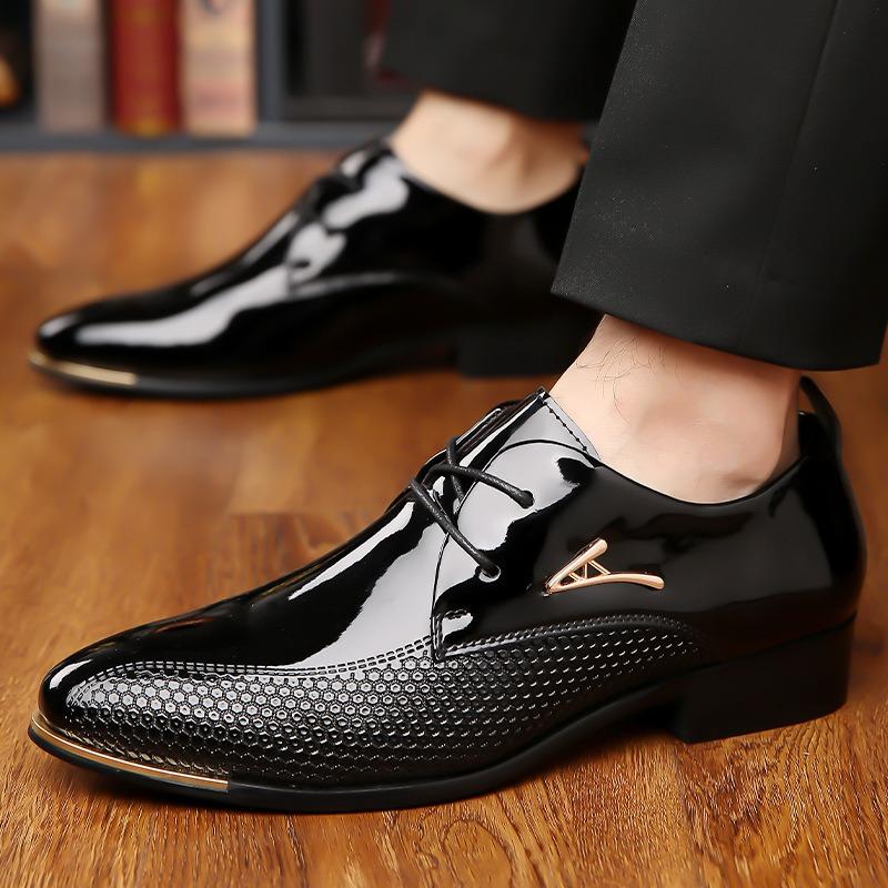Neue spitze Herren Lederschuhe Glänzend High-End Business Formelle Schuhe für den Mann Langlebige Gesellschaftsschuhe Alle Jahreszeiten Übergröße 48