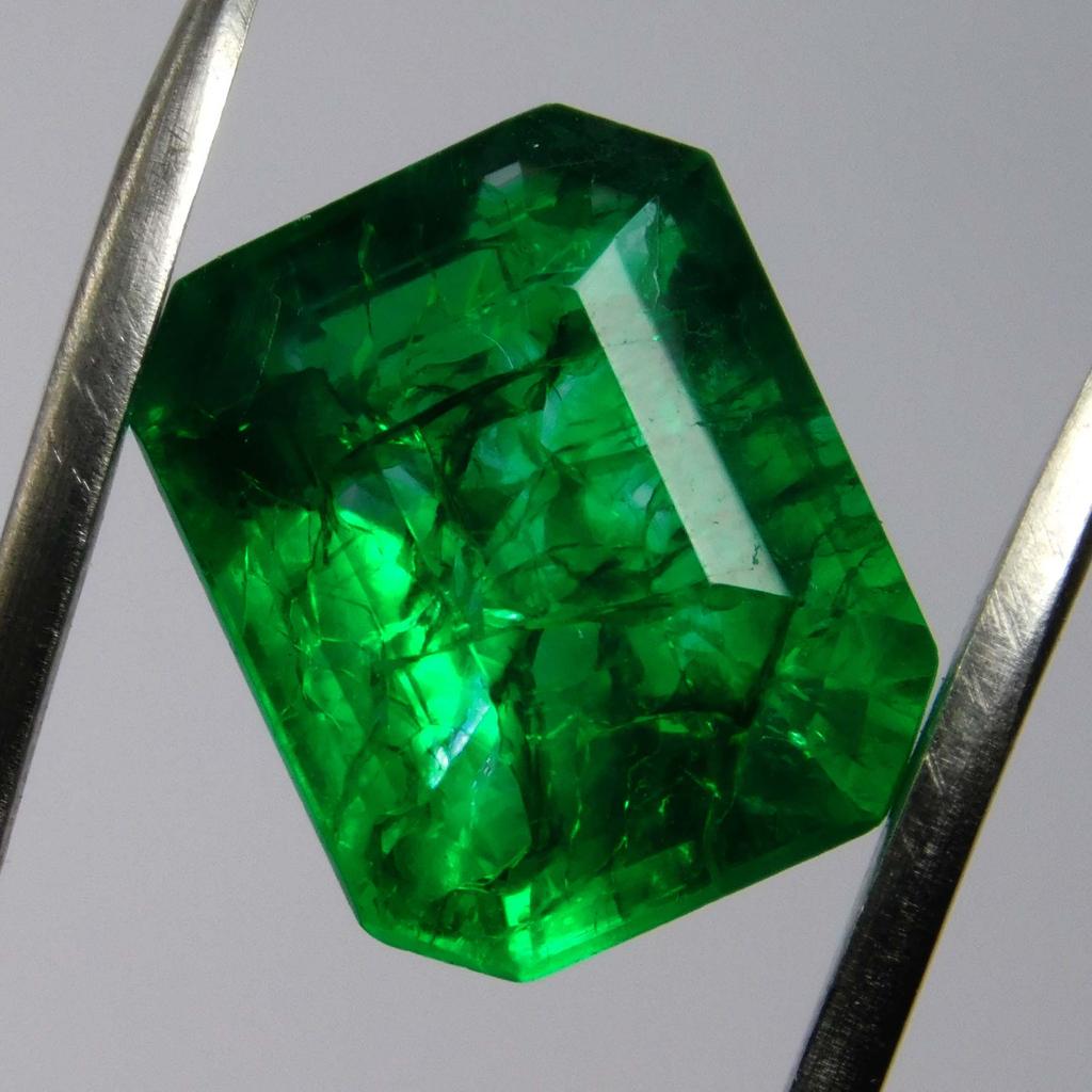 Natural Green Colombian Emerald 7.95ct Emerald Cut Certified Loose Gemstone