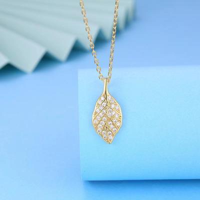 Halskette mit Jadeblatt-Anhänger in Golden Branch für Damen mit leichtem, luxuriösem Nischendesign und hochwertiger Schlüsselbeinkette mit kleinen Blättern