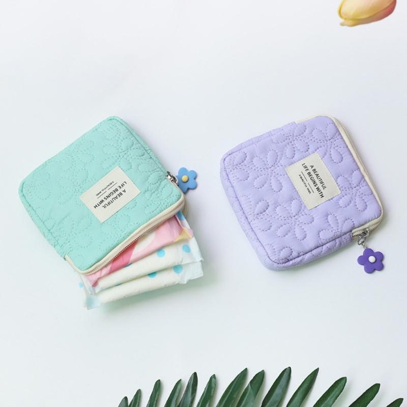 Cute Cosmetic Storage Bag Quilted Flowers Designed Cosmetic Bag Soft Comfortable Makeup Bag for Lipstick Jewelry Pouch