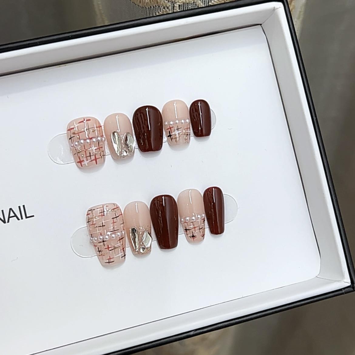 

Чисто ручная работа Фототерапия Носитель Красный-мауни Маленький ароматный стиль Готовое изделие Многоразовый патч для нейл-арта Large L