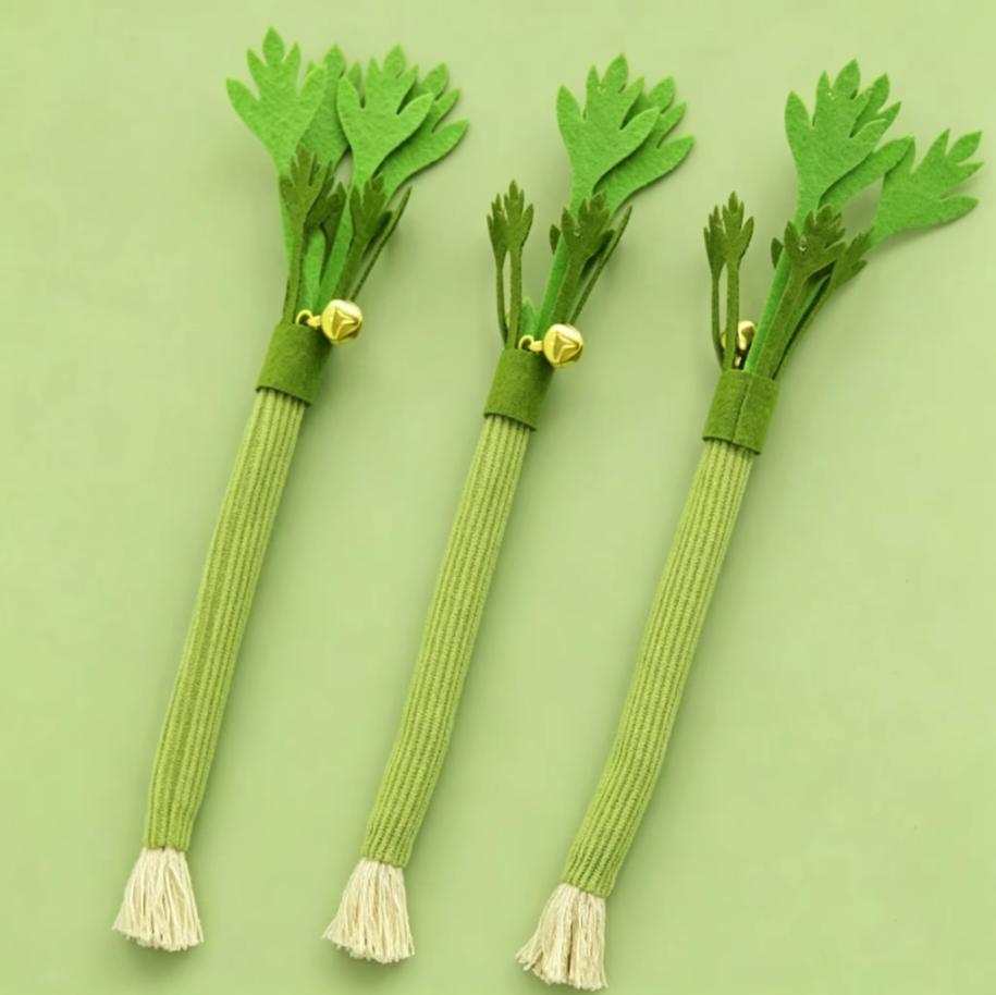 Cat Chew Toys Interactive Self High Catnip Molar Stick Bite with Bell Cats Toy Kitten Toy Natural Catnip Cat Teeth Cleaning Toy