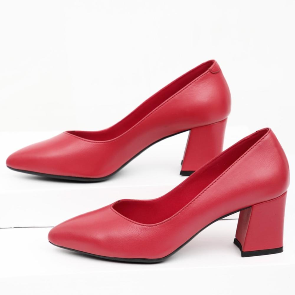 

Красные антикварные женские туфли из натуральной кожи с острым носком на среднем толстом каблуке