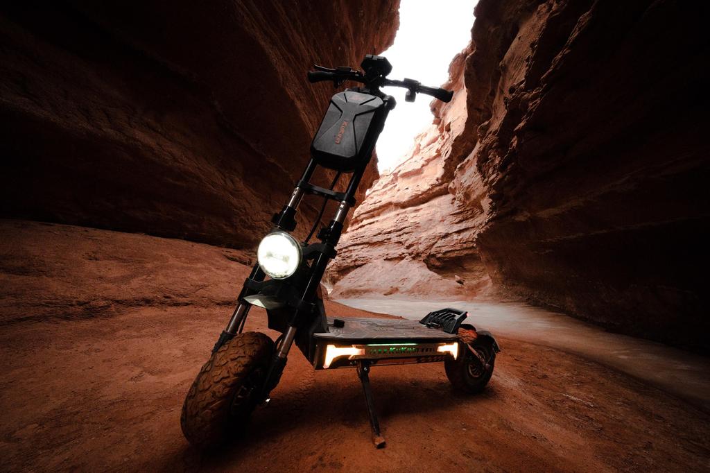 KuKirin G4 Max Foldable Electric Scooter 1600W*2 Dual Motor, 60V 35.2Ah Removable Battery, 12 Inch Off-road Tires, Speed 86 Km/h E-Scooter