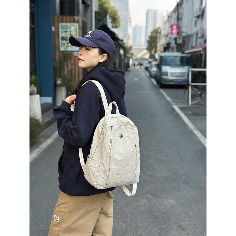 Casual and lightweight backpack New large-capacity travel backpack Student schoolbag