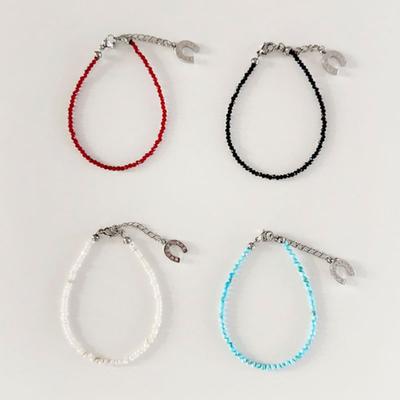 August Harmony Armband mit kleinen Perlen / 4 Farben