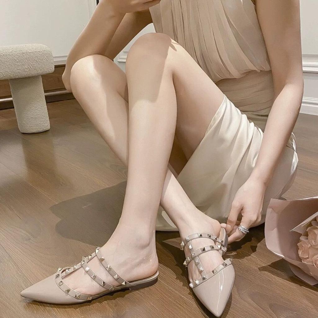 Fashion Cover Toe Shoes Rivet Slippers Flat Slides Mules For Women 2025 Pointed Patent Leather Pointed Toe Shoes Woman 2025 Female Mule