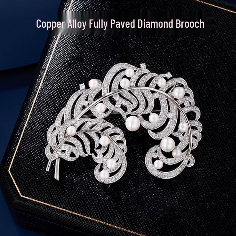 

Luxury Natural Pearl Feather Brooch: Elegant Versatile Pin for Socialites