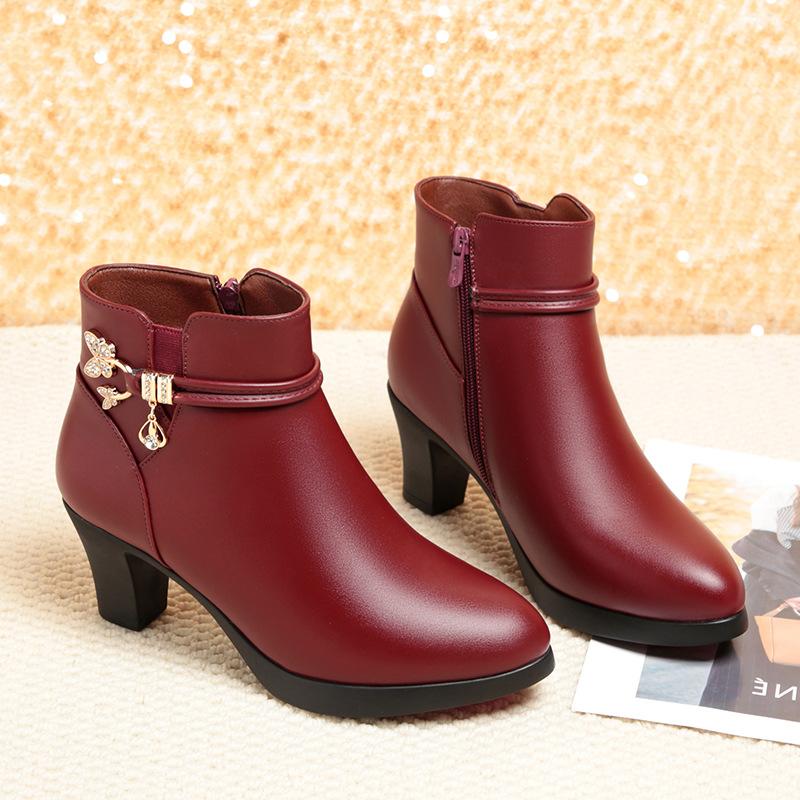 Mom Shoes Autumn and Winter Leather Shoes Velvet New Middle Heel Short Boots Tapered Heel Fashion Boots    and Elderly Warm Cotton Shoes