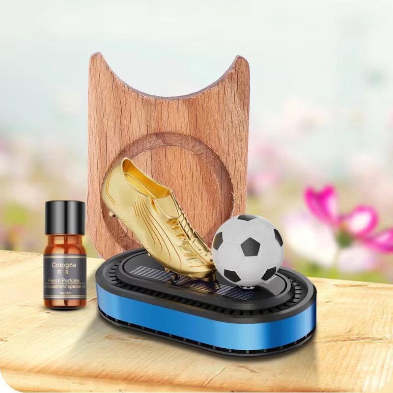 Cizma de aur în formă de mașină alimentată cu energie solară aromaterapie rotativă fotbal decorațiuni interioare Odorizant de lungă durată pentru mașină