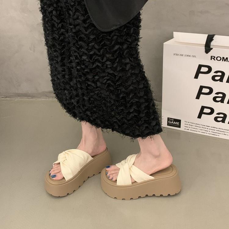 Muffin Thick-soled Cool Slippers Women's Summer Wear 2025 New with Skirt High-end High-heeled Beach One-word Sandals